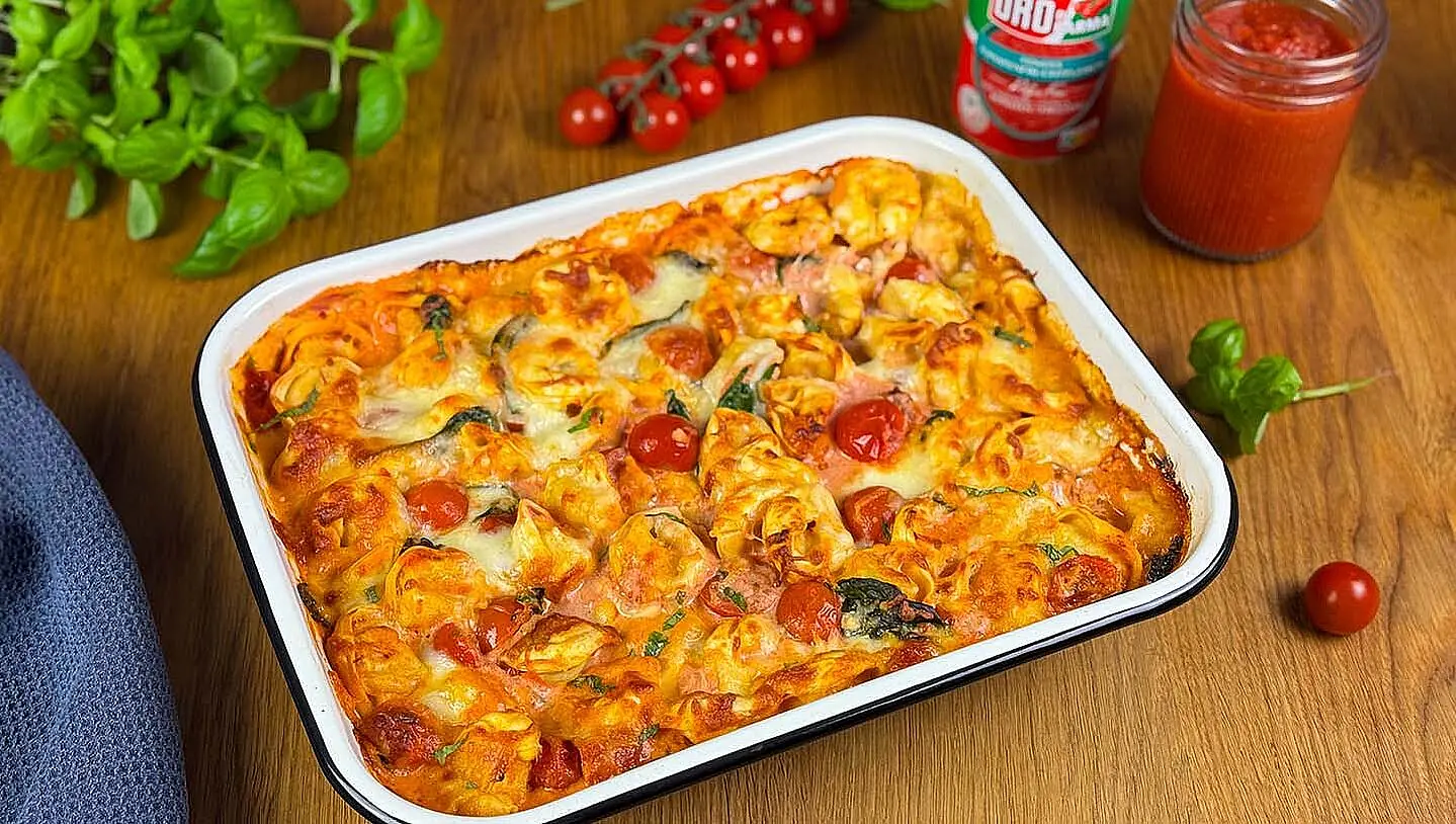 Tortellini Auflauf mit Kirschtomaten und Spinat