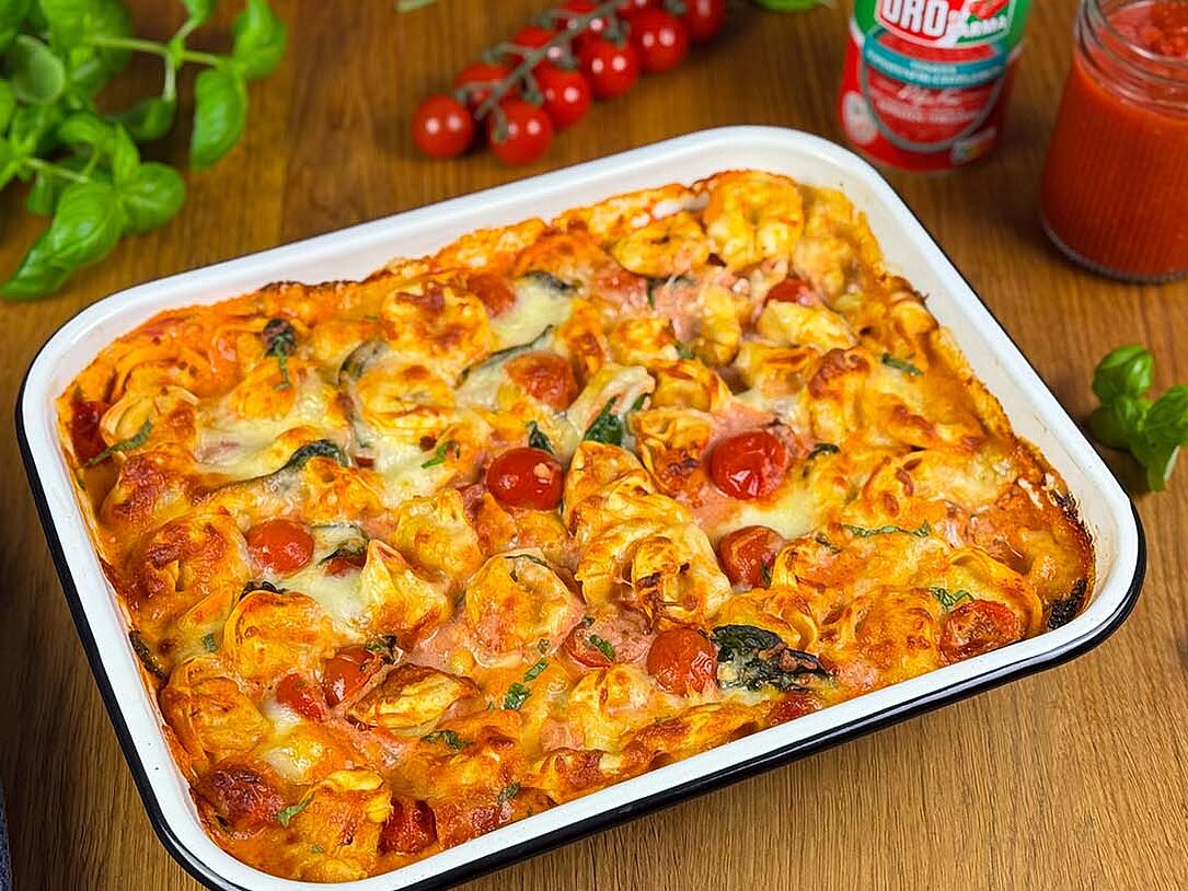 Tortellini Auflauf mit Kirschtomaten und Spinat