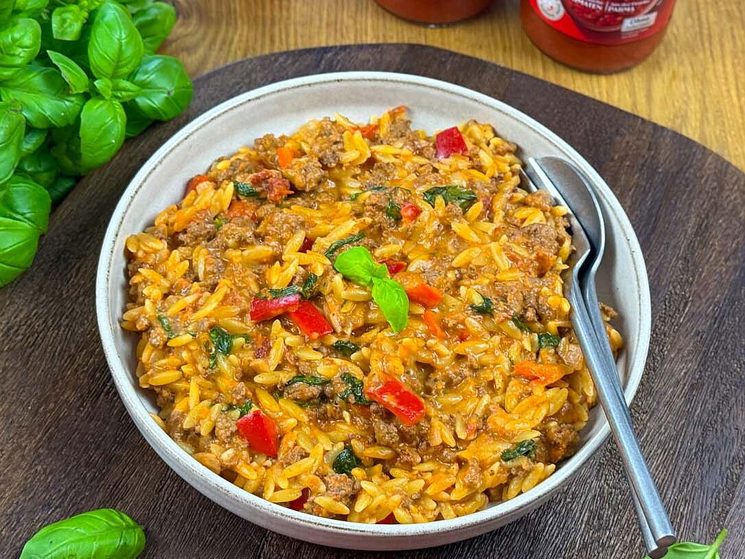 Orzo Pfanne mit Hackfleisch, Gemüse und Käse