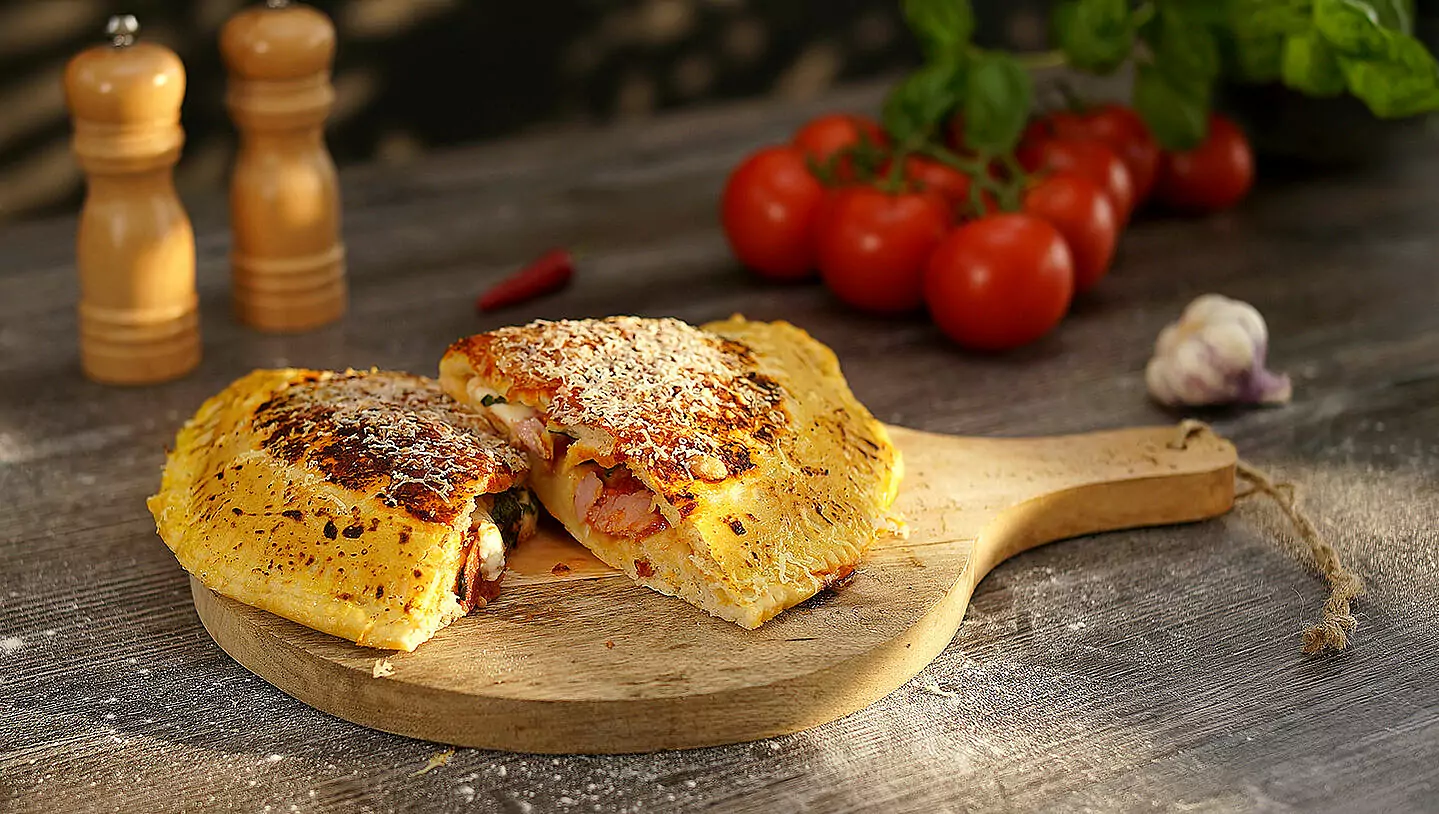 Calzone mit Salami und Prosciutto Cotto