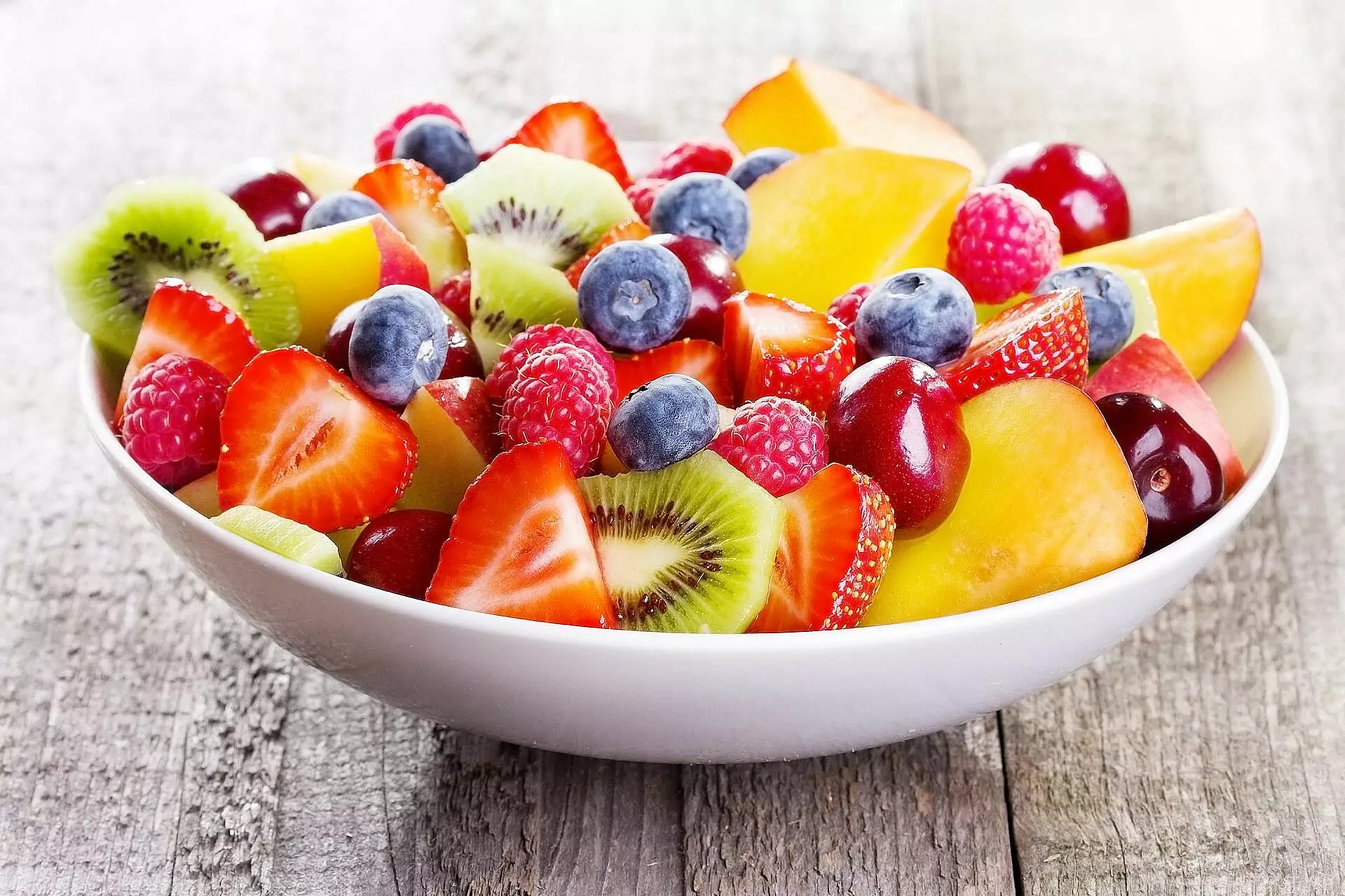 Obstsalat in einer Schüssel
