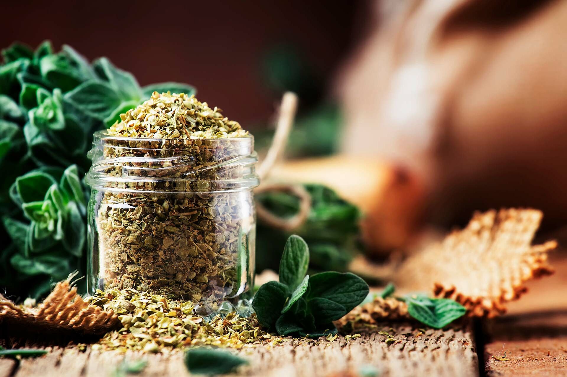 Getrockneter Oregano in einem Glas