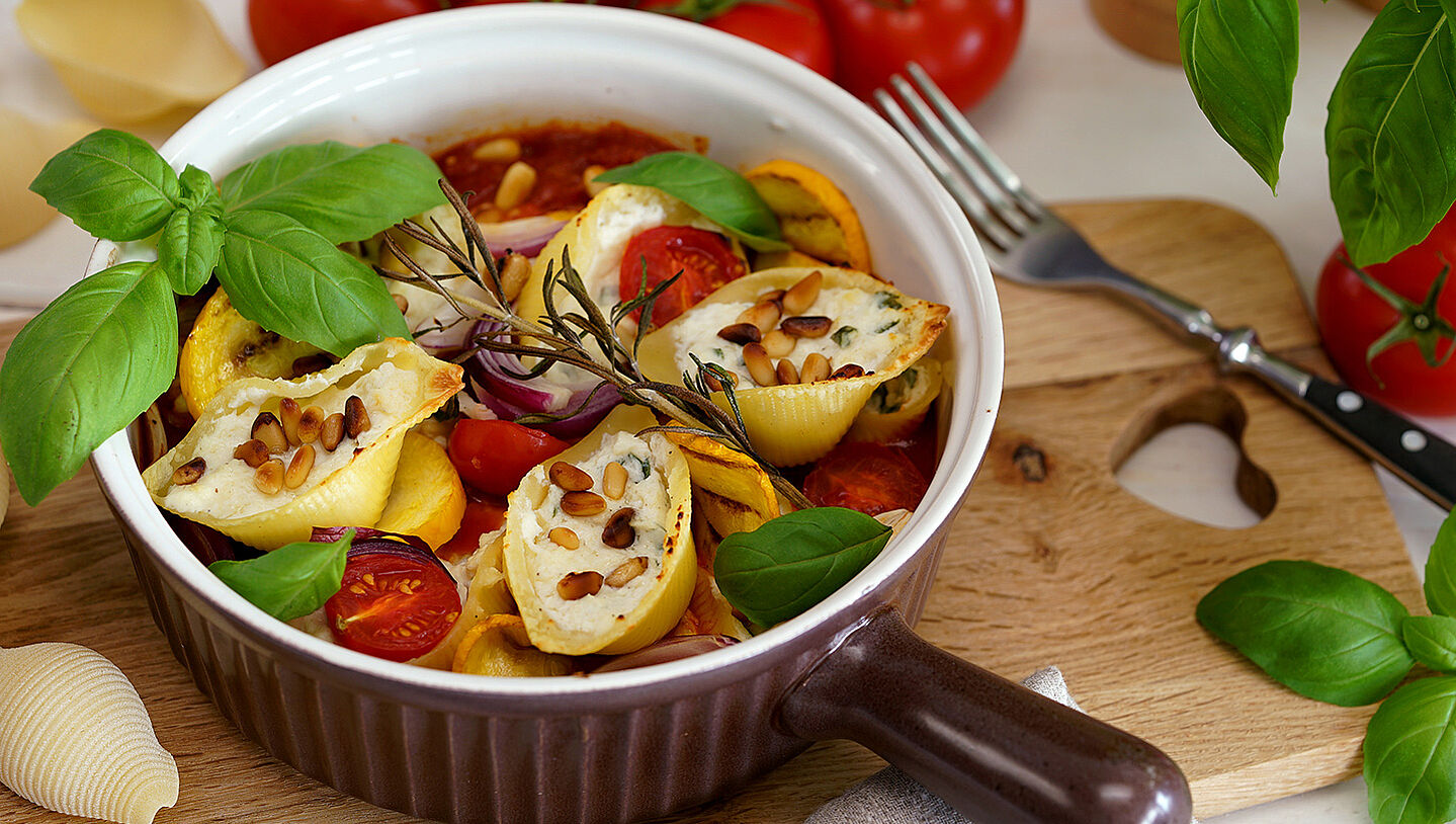 Gefüllte Muschelnudeln auf Tomaten-Knoblauch-Sauce von Sandra