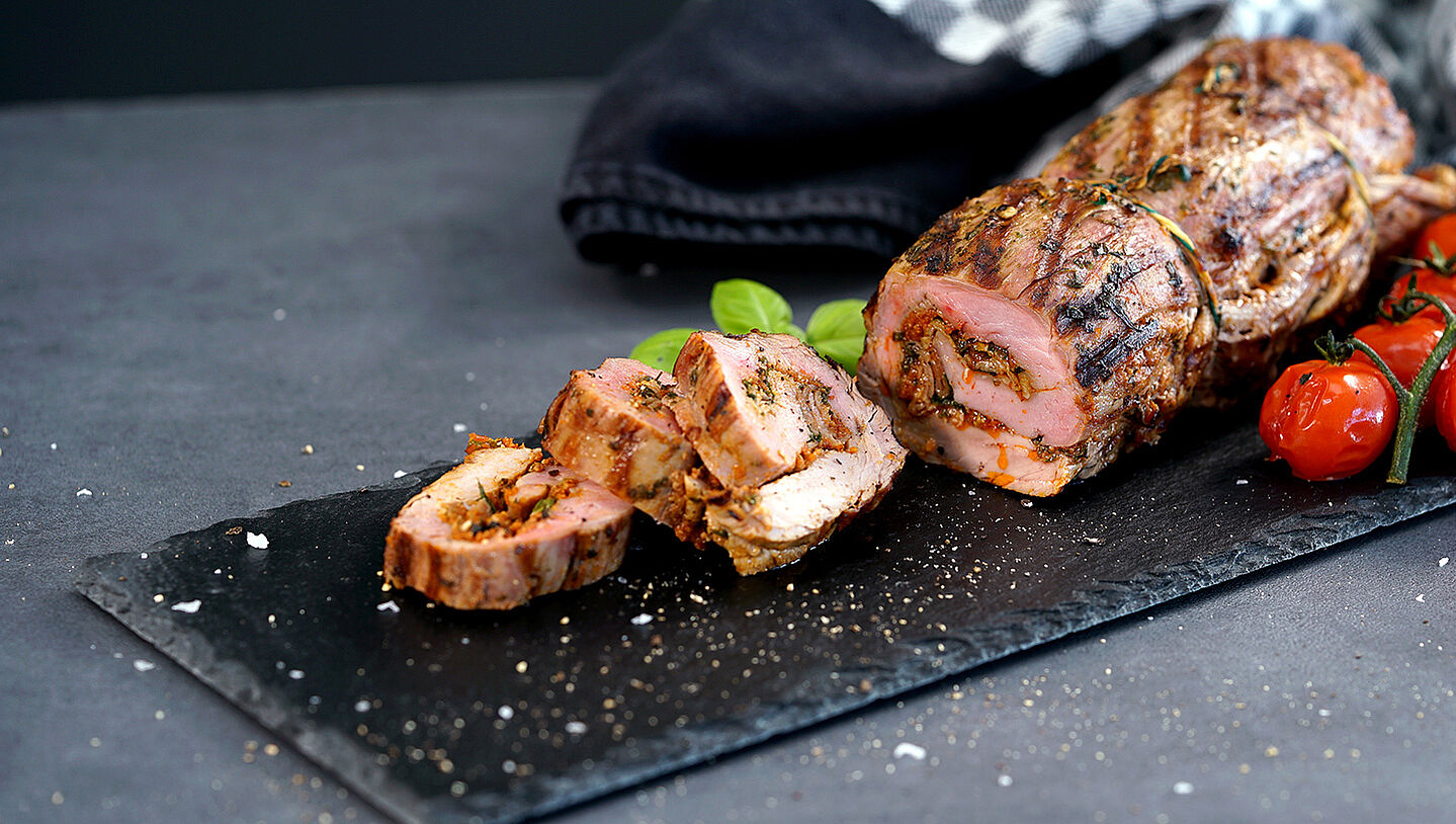 Gegrilltes Schweinefilet gefüllt mit Pesto Rosso