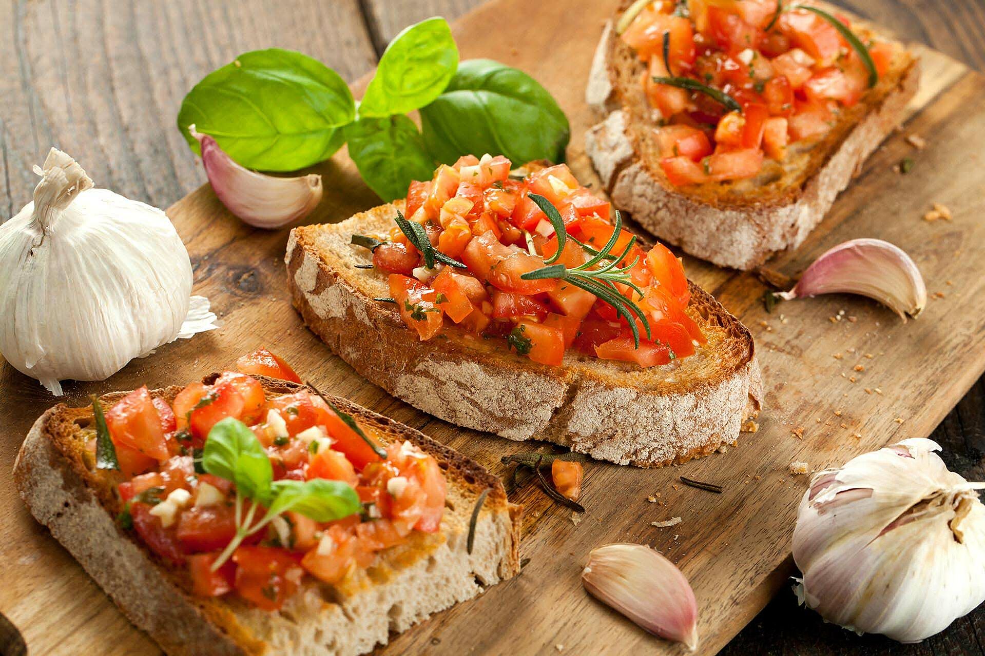 Bruschetta auf einem Brett