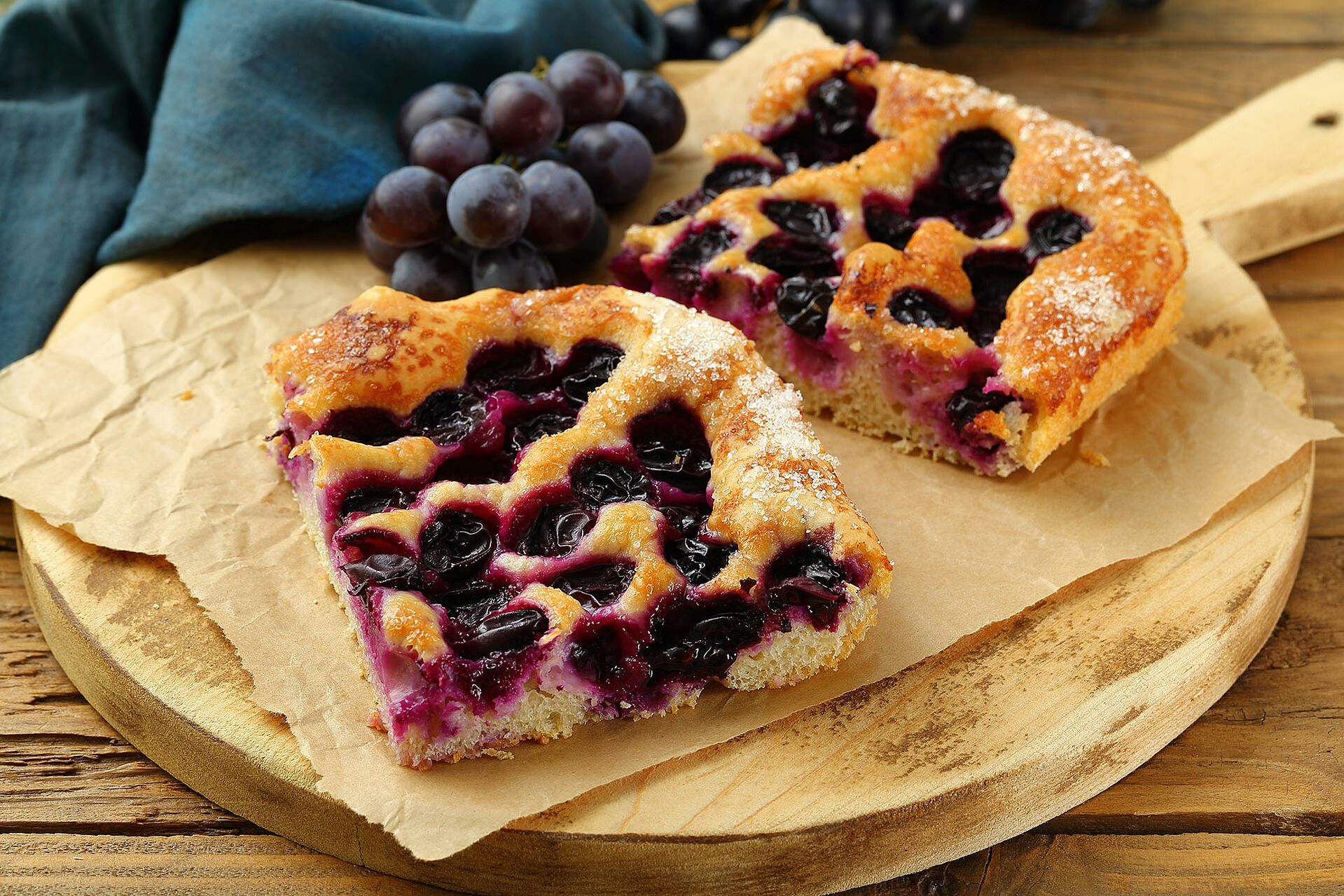 Kuchen mit Trauben und Polenta