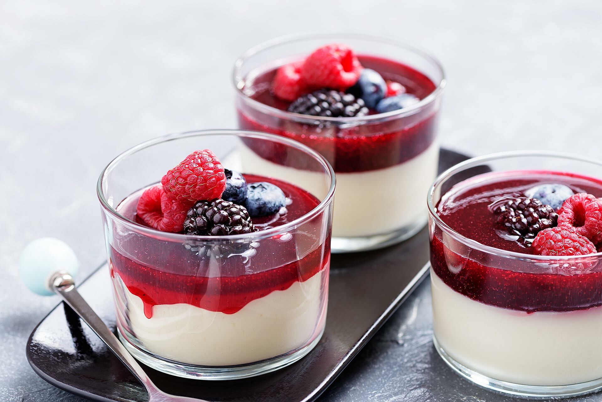 Panna Cotta mit Beeren