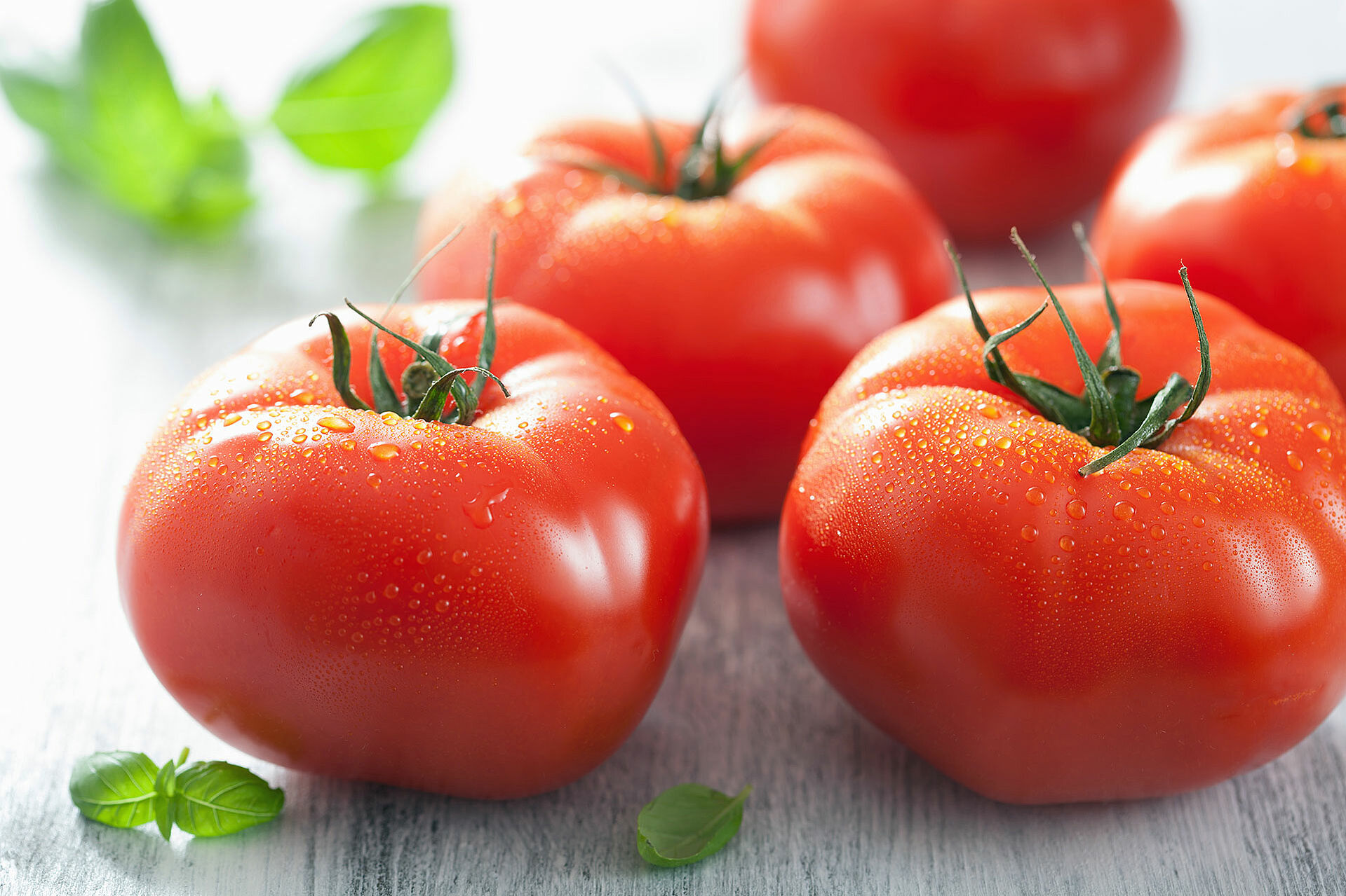 Fleischtomaten auf einem Tisch