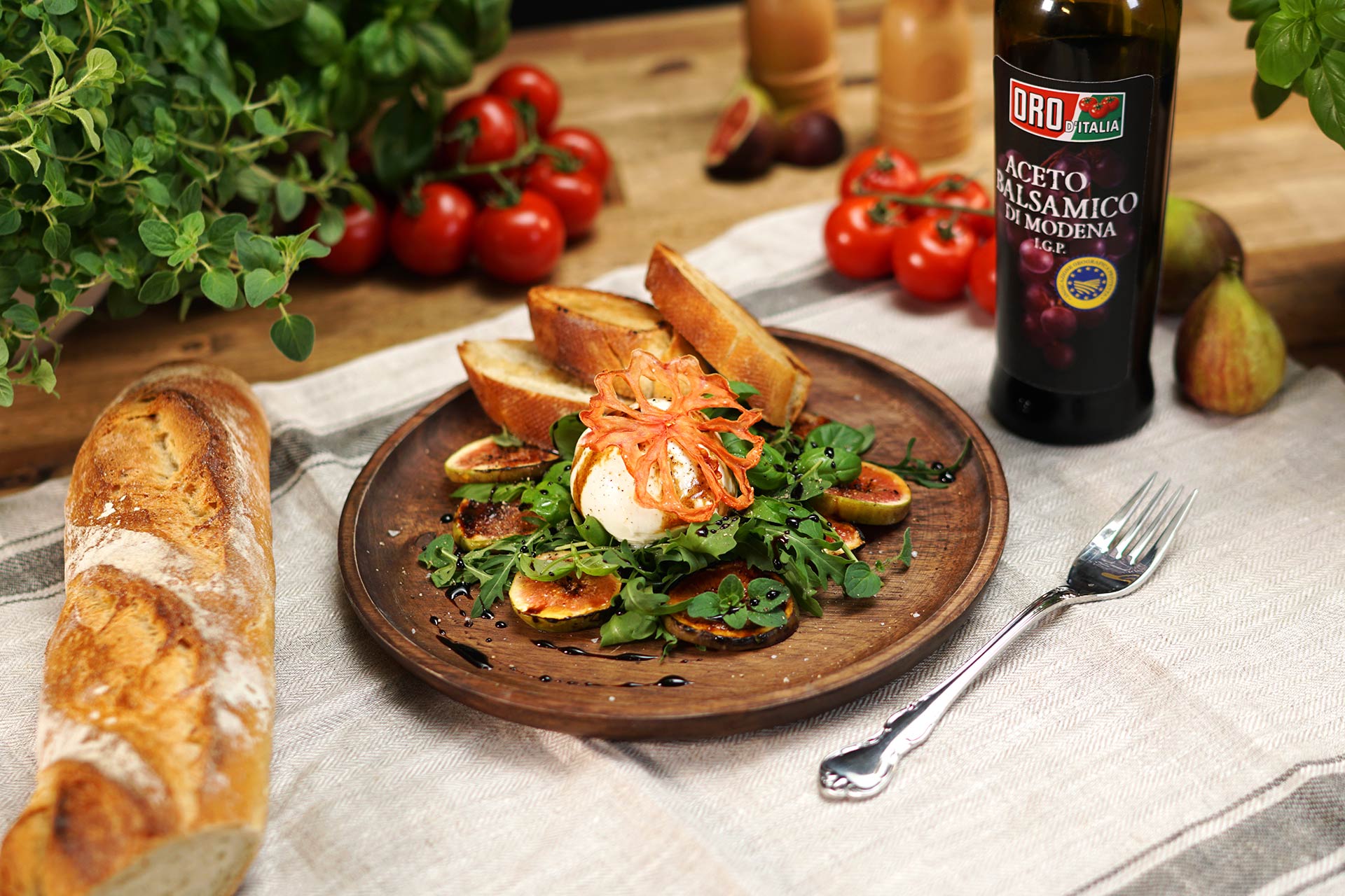 Burrata mit Feigen und Tomatenchips