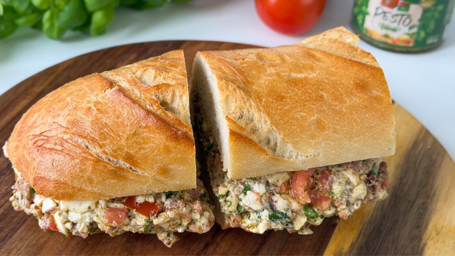 Chopped Sandwich mit Burrata & ORO di Parma Pesto Verde