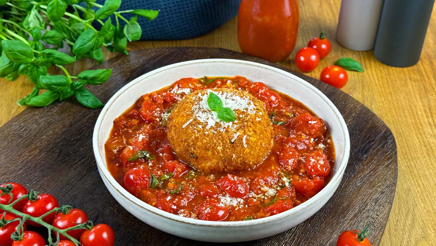 Frittierter Burrata auf Tomatengemüse