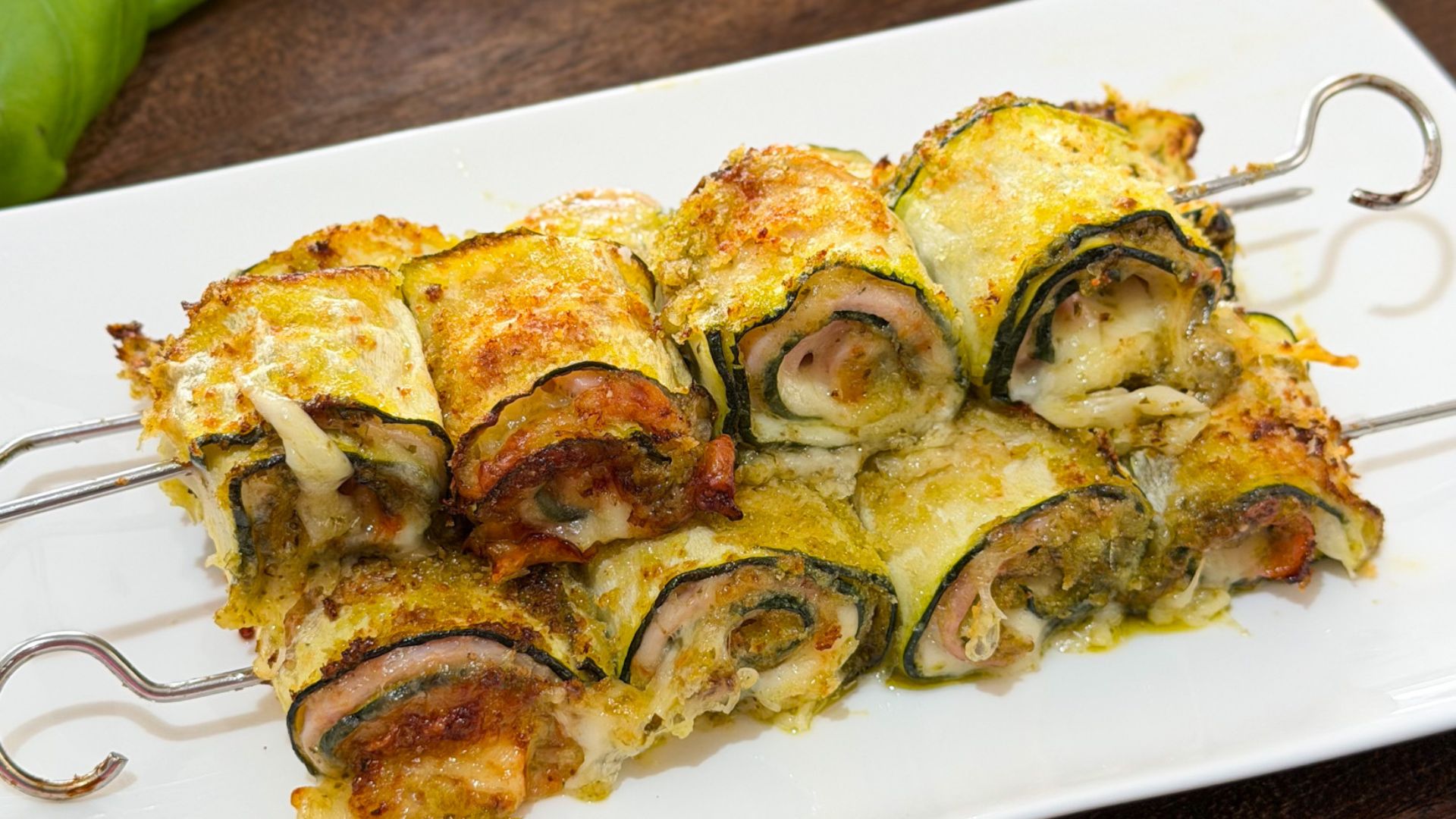 Zucchini-Röllchen mit Pesto Verde | ORO di Parma Rezept