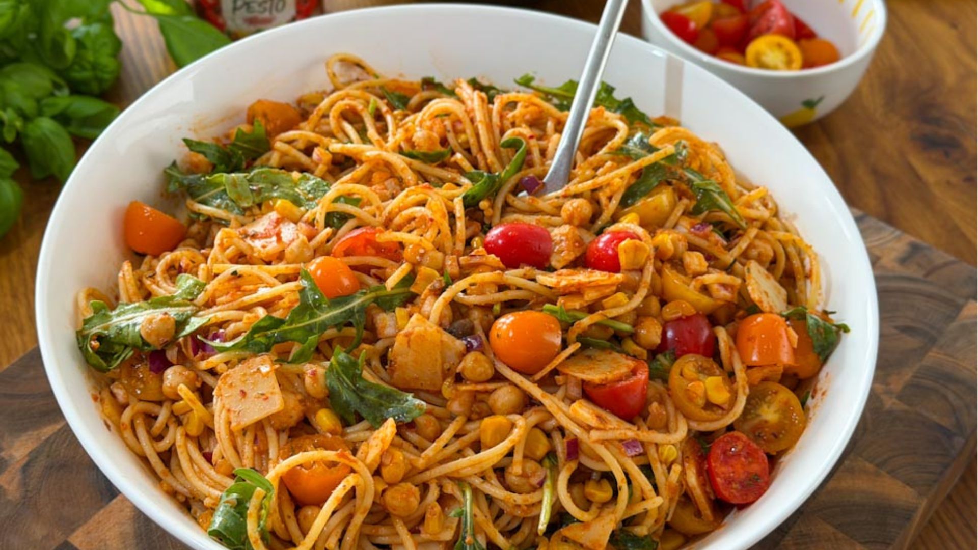 Spaghetti-Salat, mediterraner Spaghetti-Salat, Pasta-Salat, Pesto Rosso, Nudelsalat