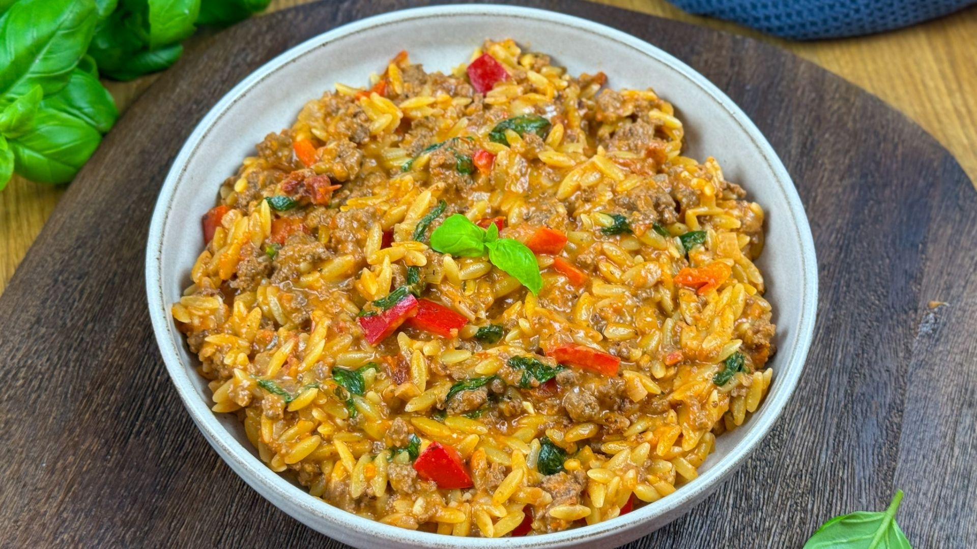 Orzo Pfanne mit Hackfleisch, Gemüse und Käse