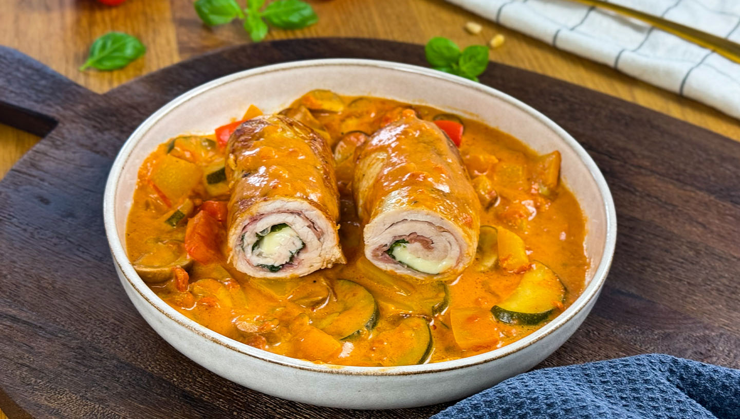 Puten-Involtini auf mediterranem Pfannengemüse 