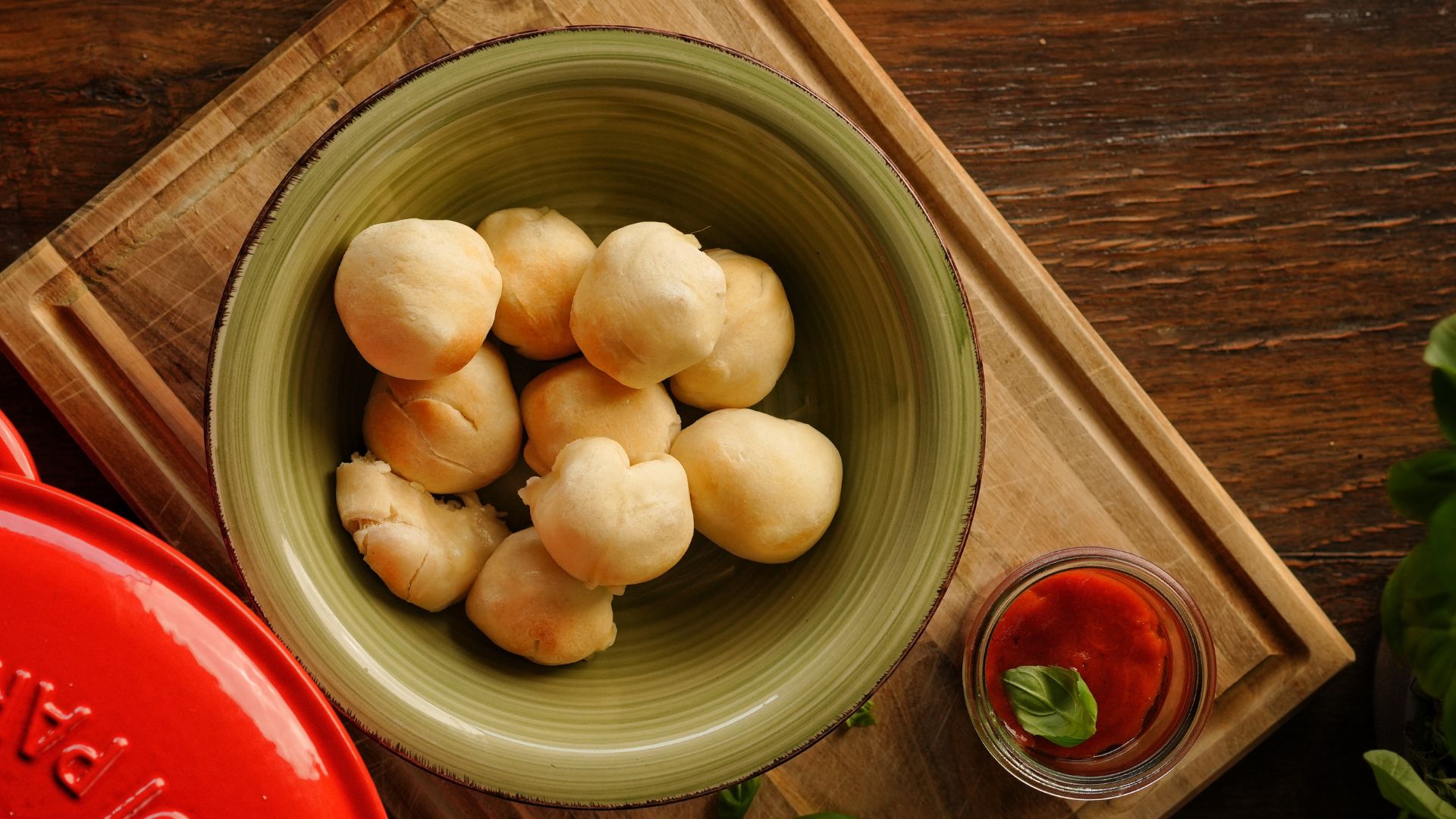Pizza Bällchen Airfryer mit Mozzarella & Tomaten-Dip